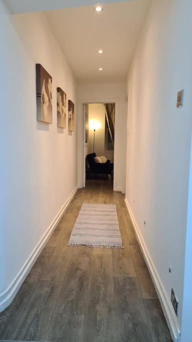 Luxury 1 Bedroom Flat In The Heart Of Wood Green ลอนดอน ภายนอก รูปภาพ