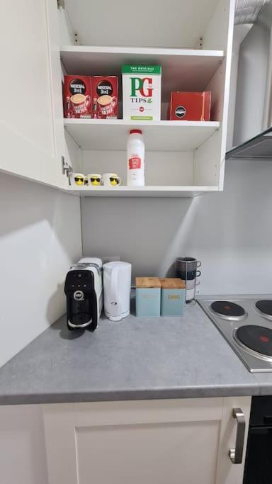 Luxury 1 Bedroom Flat In The Heart Of Wood Green ลอนดอน ภายนอก รูปภาพ
