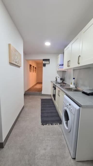 Luxury 1 Bedroom Flat In The Heart Of Wood Green ลอนดอน ภายนอก รูปภาพ