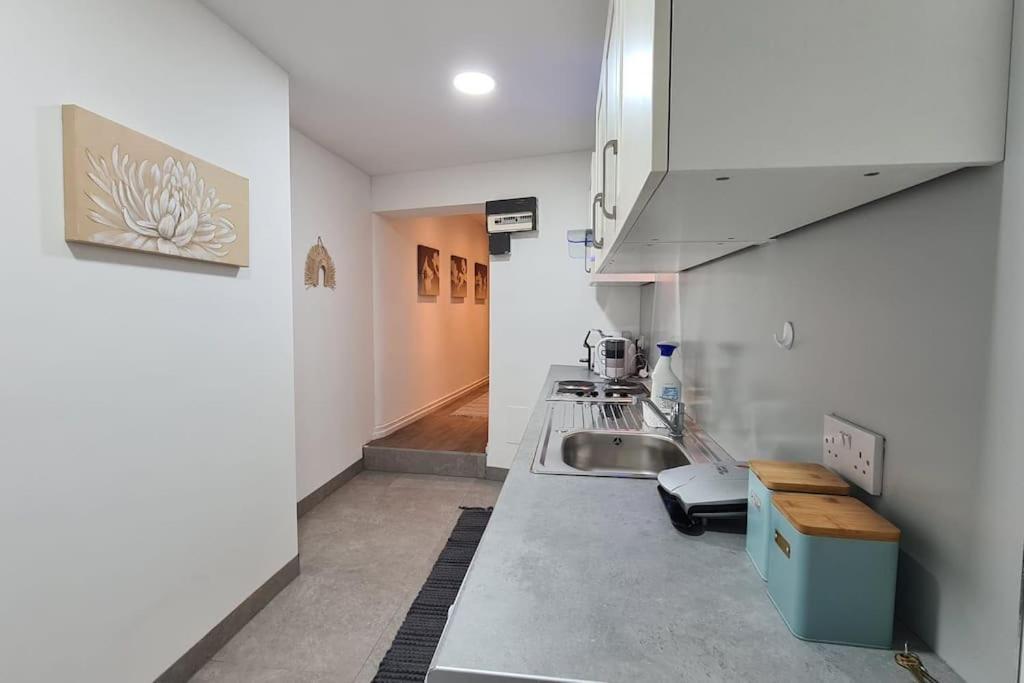 Luxury 1 Bedroom Flat In The Heart Of Wood Green ลอนดอน ภายนอก รูปภาพ