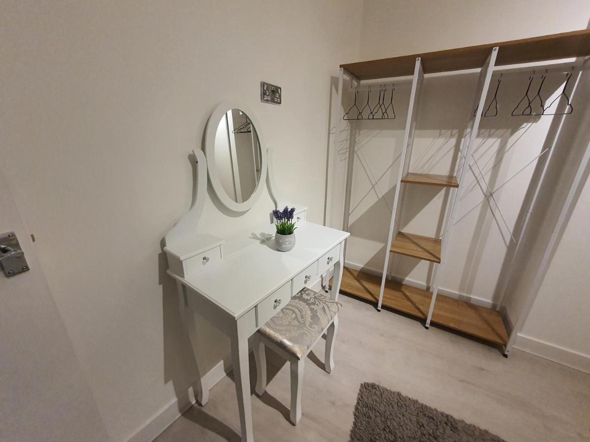 Luxury 1 Bedroom Flat In The Heart Of Wood Green ลอนดอน ภายนอก รูปภาพ