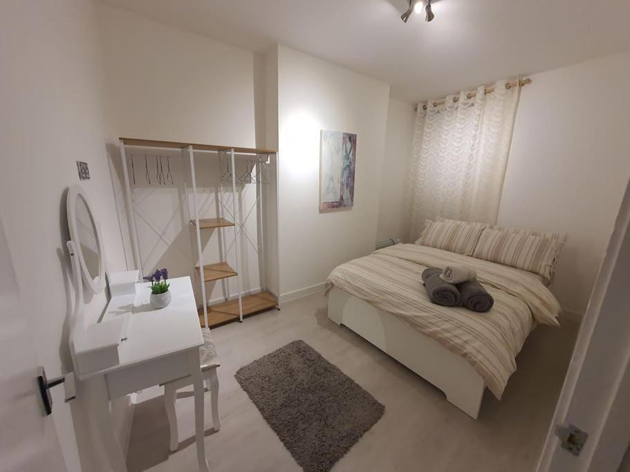 Luxury 1 Bedroom Flat In The Heart Of Wood Green ลอนดอน ภายนอก รูปภาพ