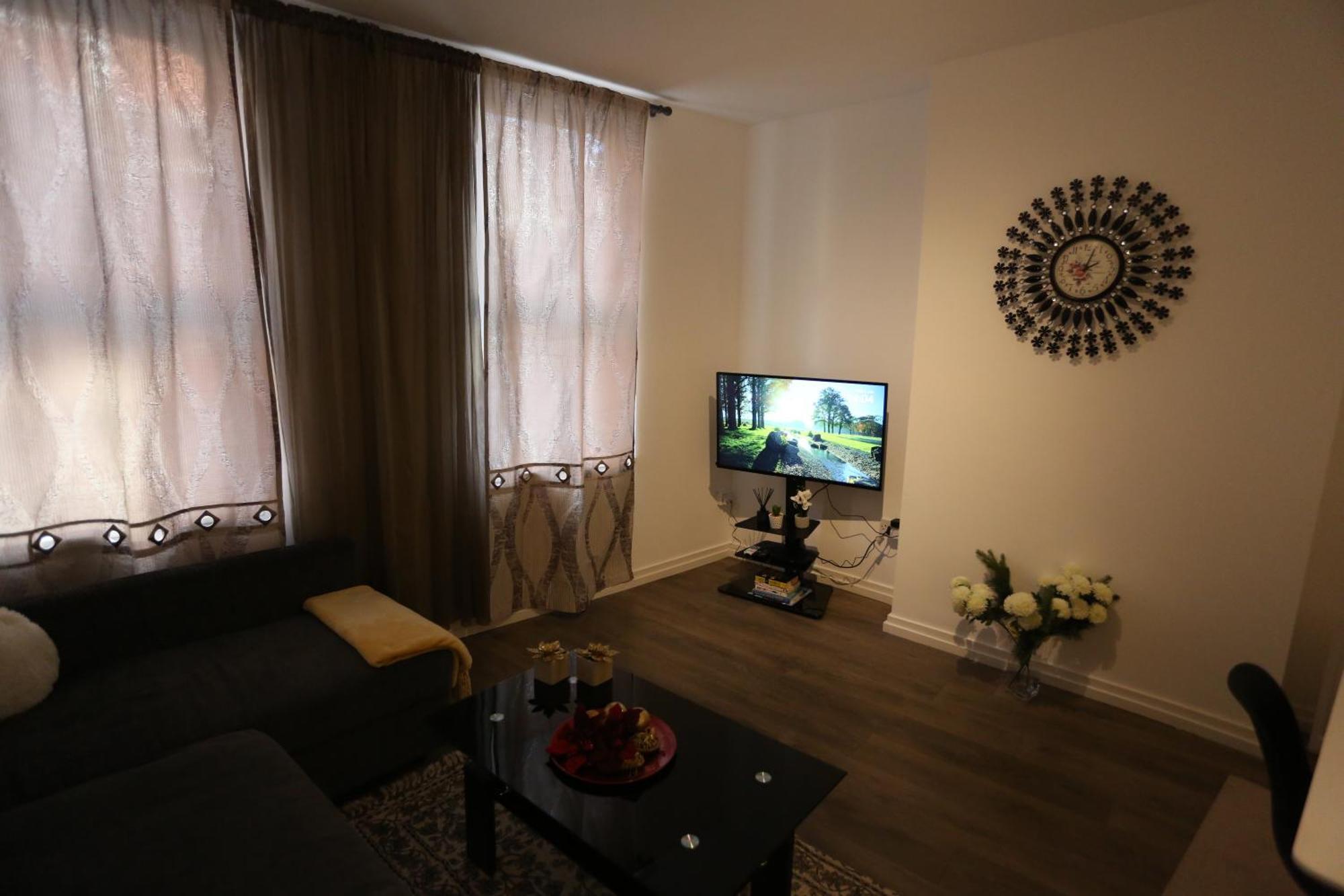 Luxury 1 Bedroom Flat In The Heart Of Wood Green ลอนดอน ห้อง รูปภาพ